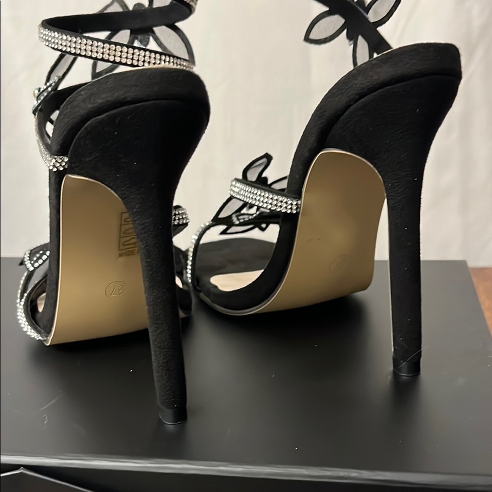 HOST PICK 🌺 Elegant Black Strappy Heels with Rhinestone Accents - Picture 8 of 9